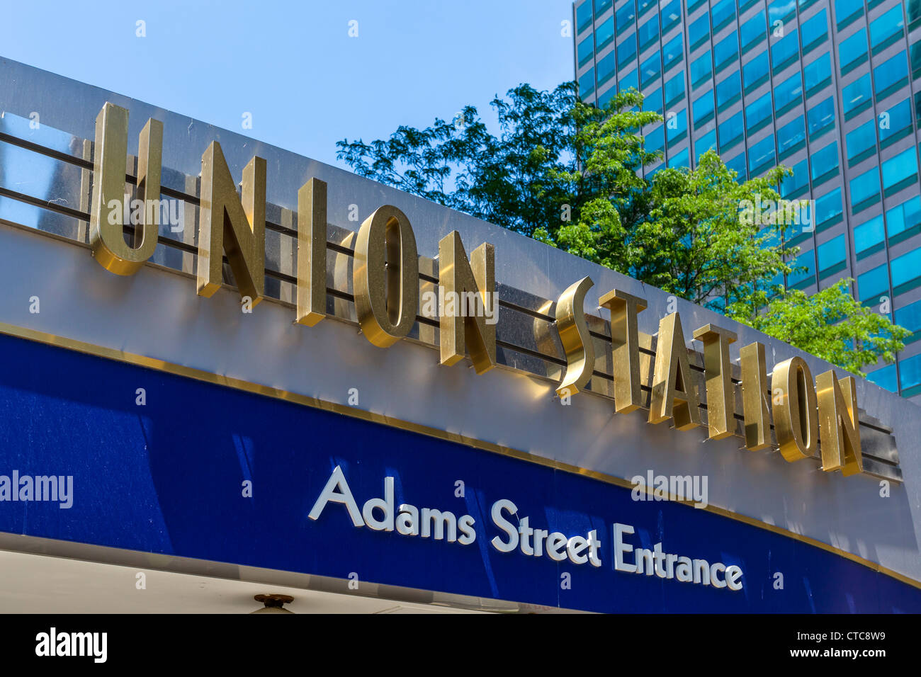 Melden Sie sich über die Adams Street Eingang zur Union Station, Chicago, Illinois, USA Stockfoto