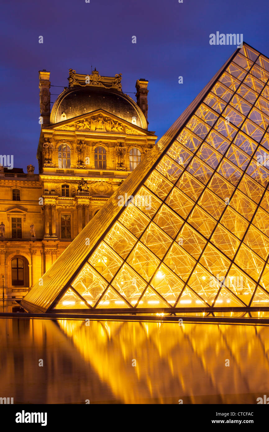 Glaspyramide Louvre Fotos Und Bildmaterial In Hoher Aufl sung Alamy glaspyramide-louvre-fotos-und-bildmaterial-in-hoher-aufl-sung-alamy