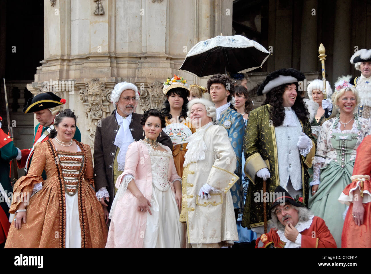 Dresdner Hof kostümierte Schauspieler im Zwinger Palast in Dresden, Deutschland Stockfoto