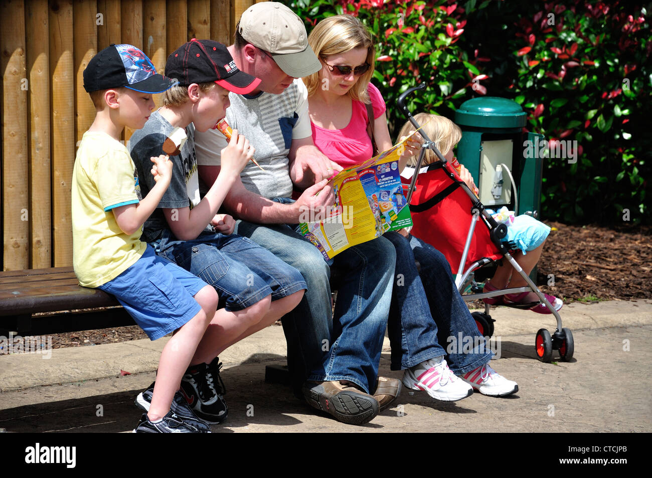 Familientag im Legoland Windsor Resort, Windsor, Berkshire, England, Vereinigtes Königreich Stockfoto