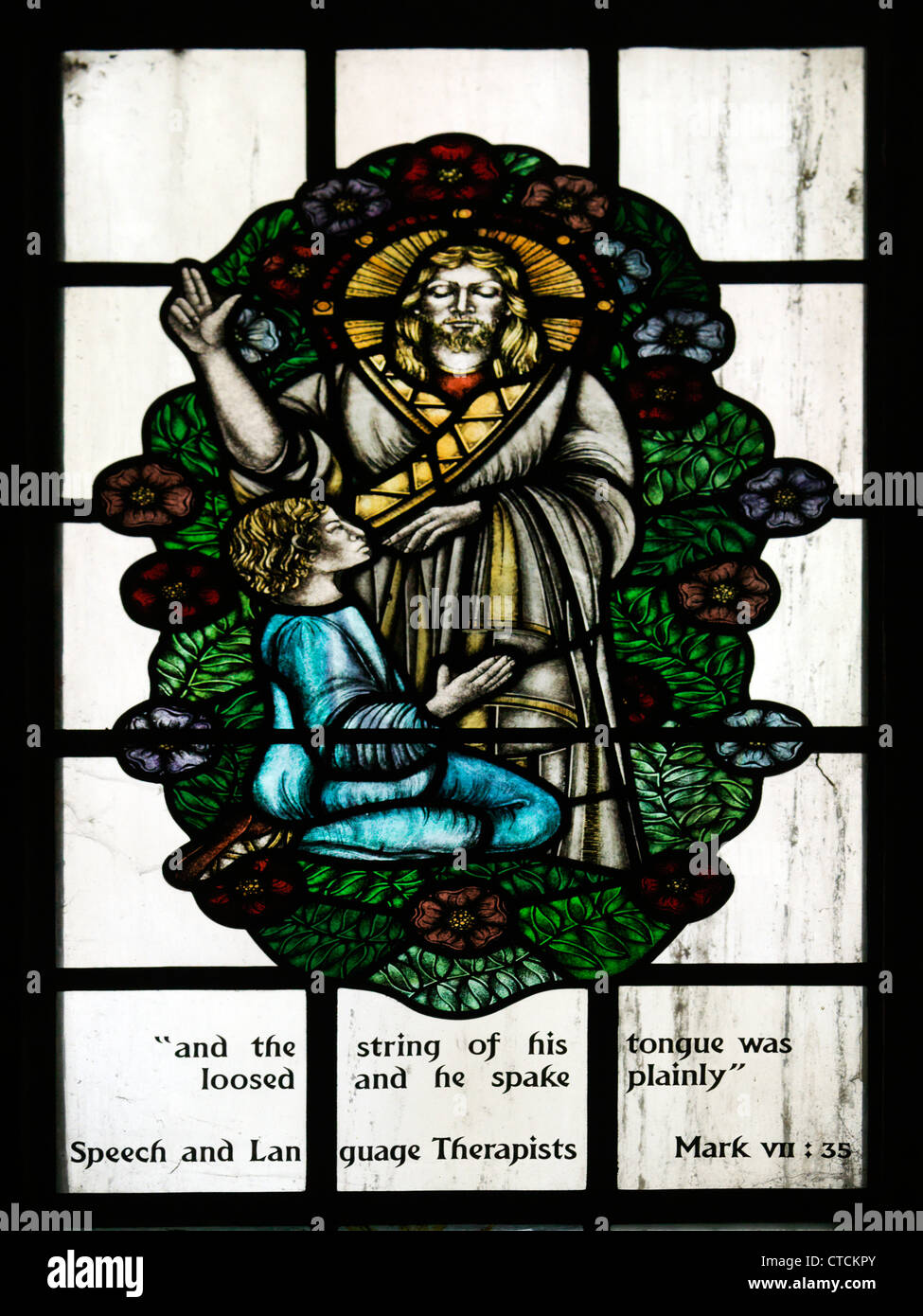 Guildford Surrey England die Kathedrale des Heiligen Geistes Buntglasfenster von Jesus Christus und der Mann, der taub war Stockfoto