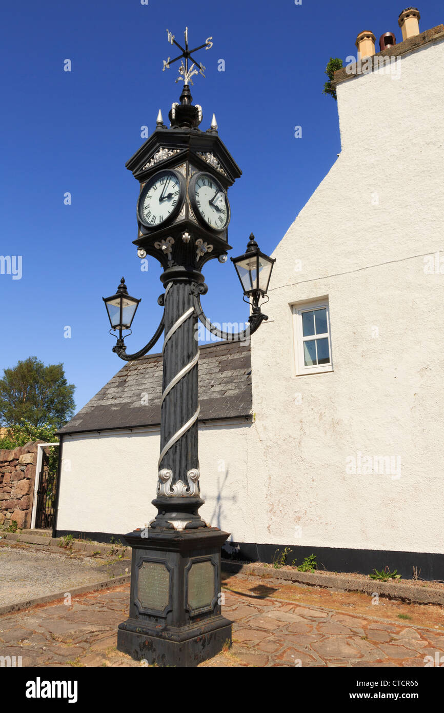 Reich verzierte Stadt Memorial clock in Ullapool, Wester Ross, Highland, Schottland, UK, Großbritannien Stockfoto