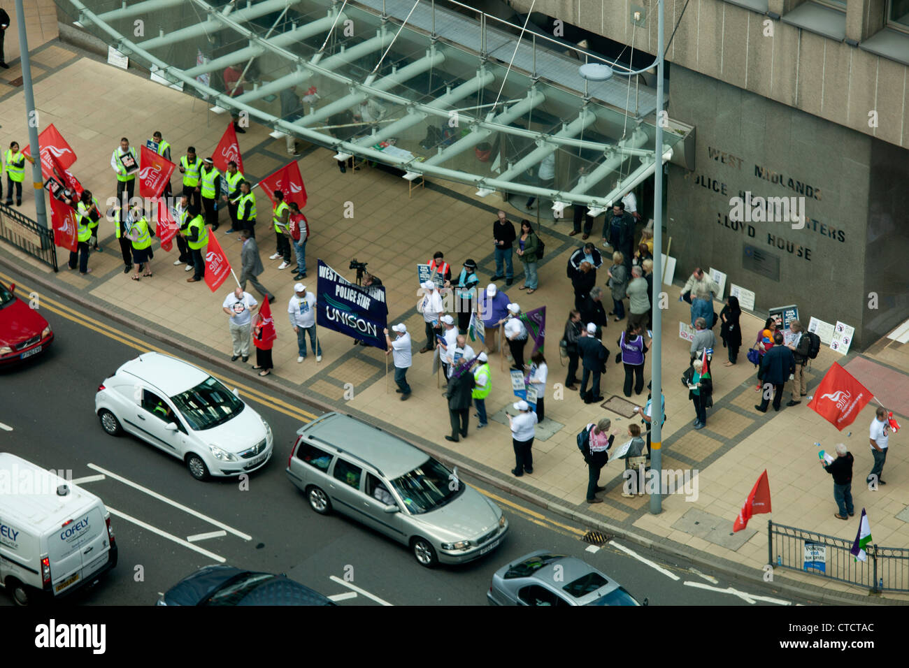 Eine Gewerkschaft Unison protest außerhalb der West Midlands Polizei Föderation Gebäude in Colmore Ort, Birmingham. Stockfoto