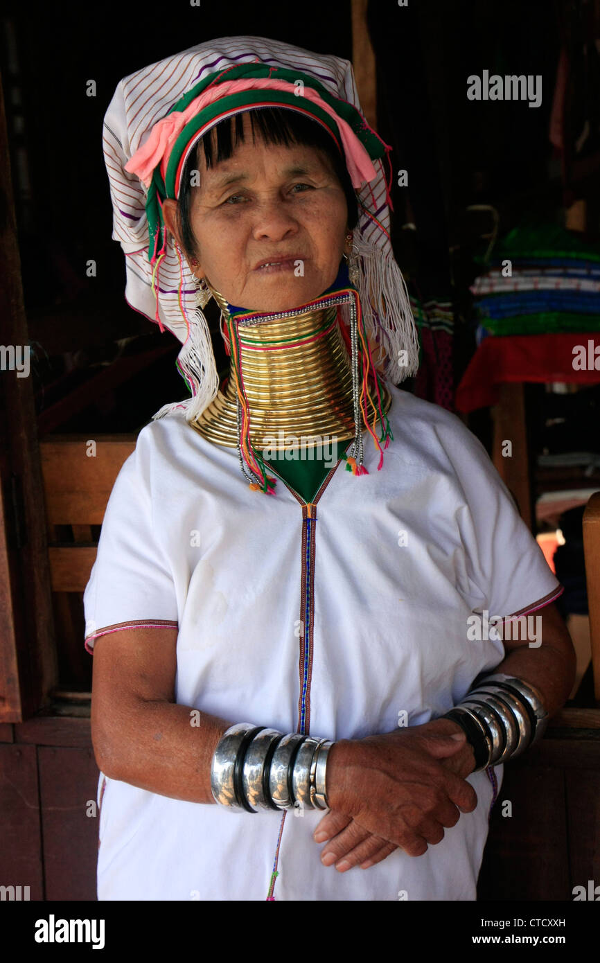Lang-necked Frau aus Padaung Tribe, Inle-See, Shan-Staat, Myanmar, Südostasien Stockfoto