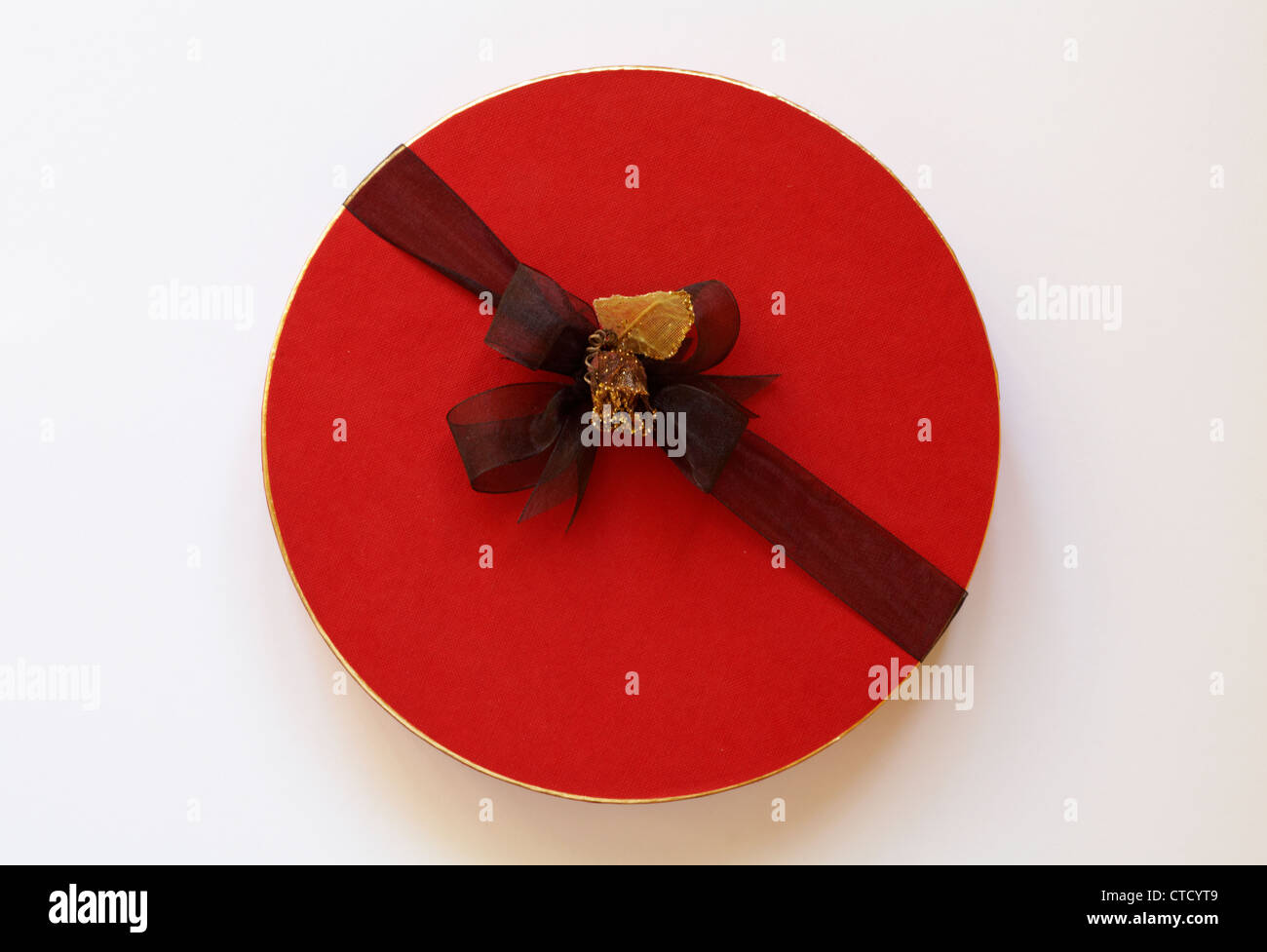 Luxus Schachtel Pralinen auf weißem Hintergrund - Ideales Geschenk für Valentinstag, Valentinstag Stockfoto