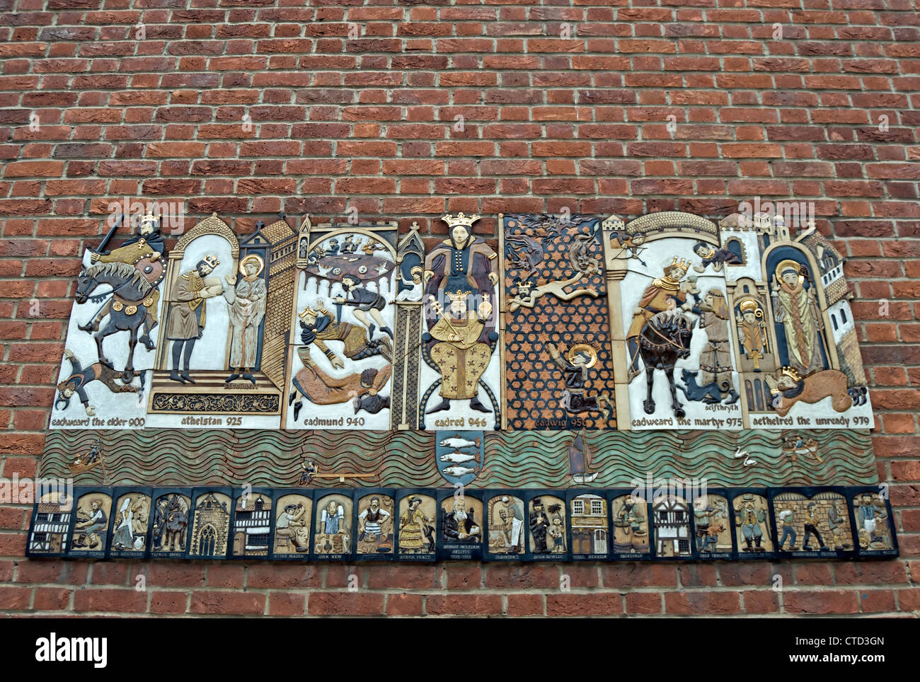 keramische Wand-Plakette markieren wichtige Ereignisse und Menschen in der Geschichte von Kingston nach Themse, Surrey, england Stockfoto