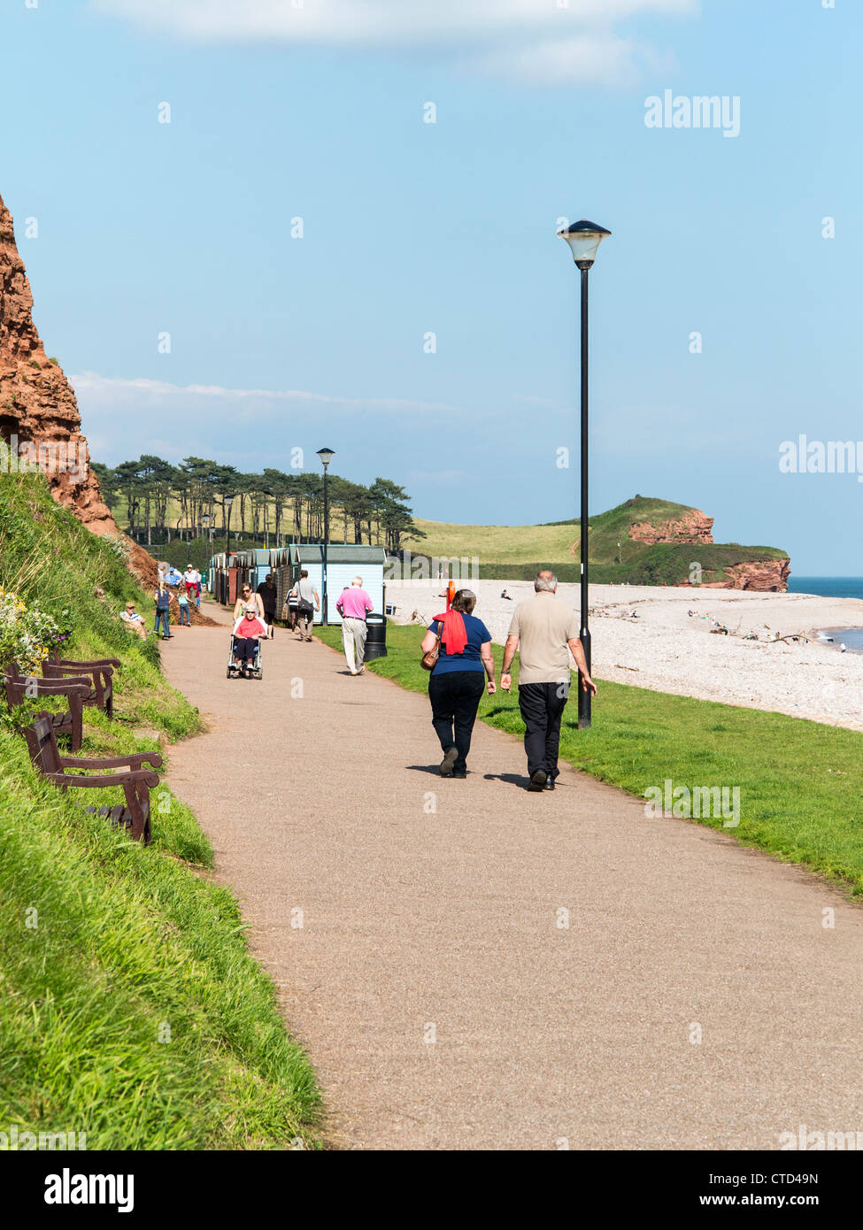 Strandpromenade Fuß im Sommer, Budleigh Salterton, Devon, England. Stockfoto