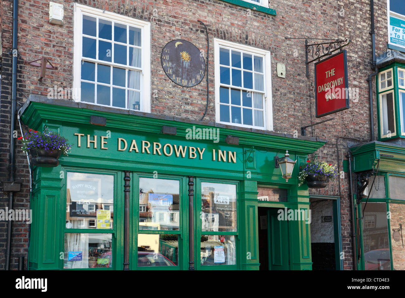 Das Darrowby Inn, benannt nach James Herriots fiktiven Stadt, Marktplatz, Thirsk, North Yorkshire, England, UK. Stockfoto