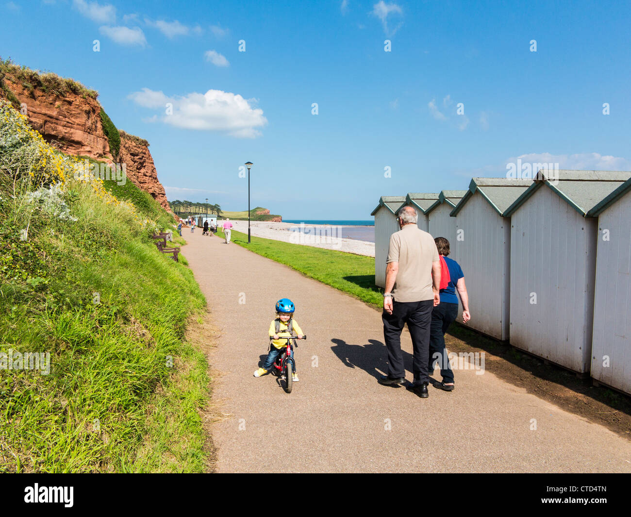 Strandpromenade Fuß im Sommer, Budleigh Salterton, Devon, England. Stockfoto