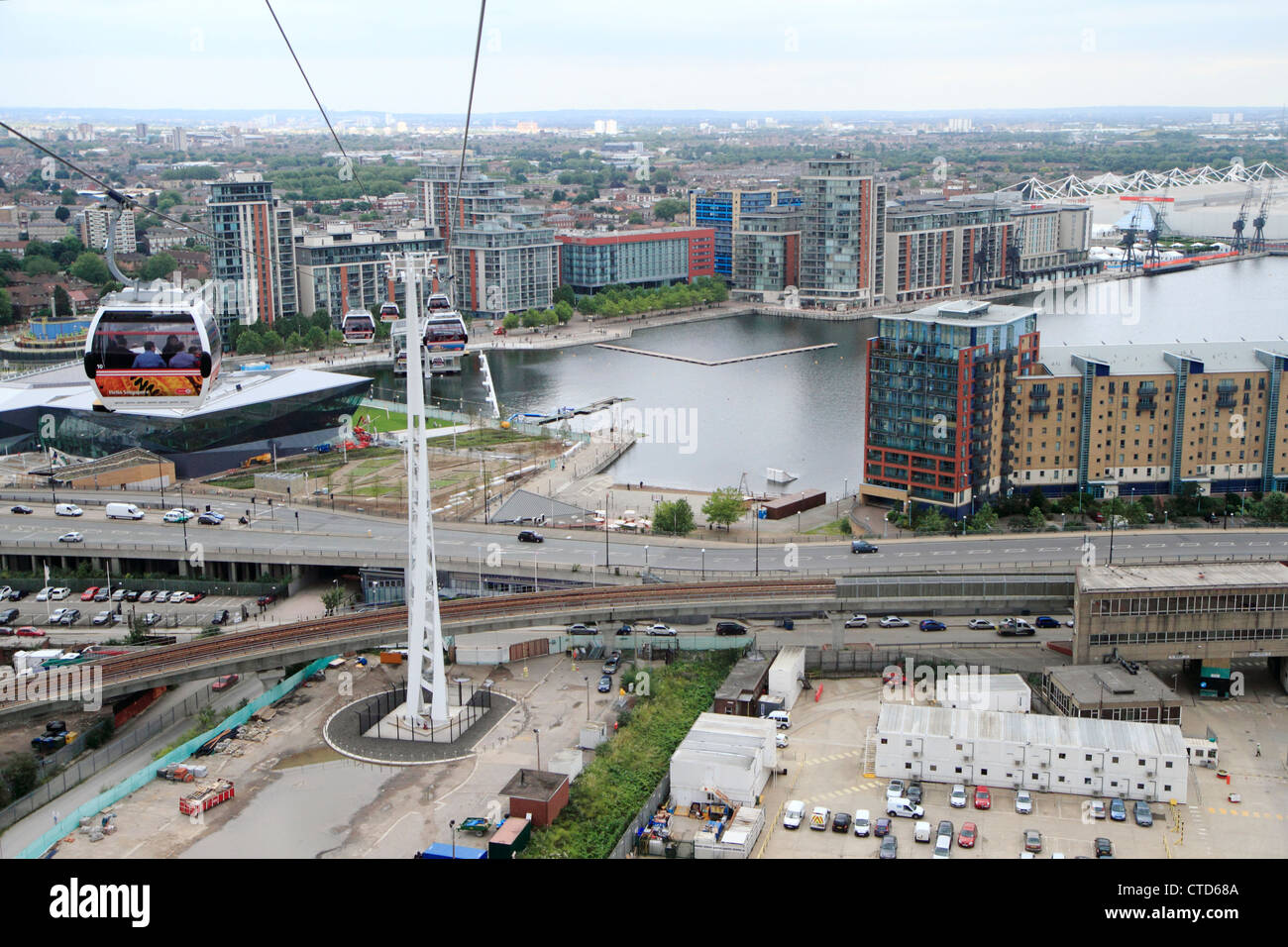 Royal Victoria dock von Emirates Air Line Seilbahn, Docklands, London, UK Stockfoto