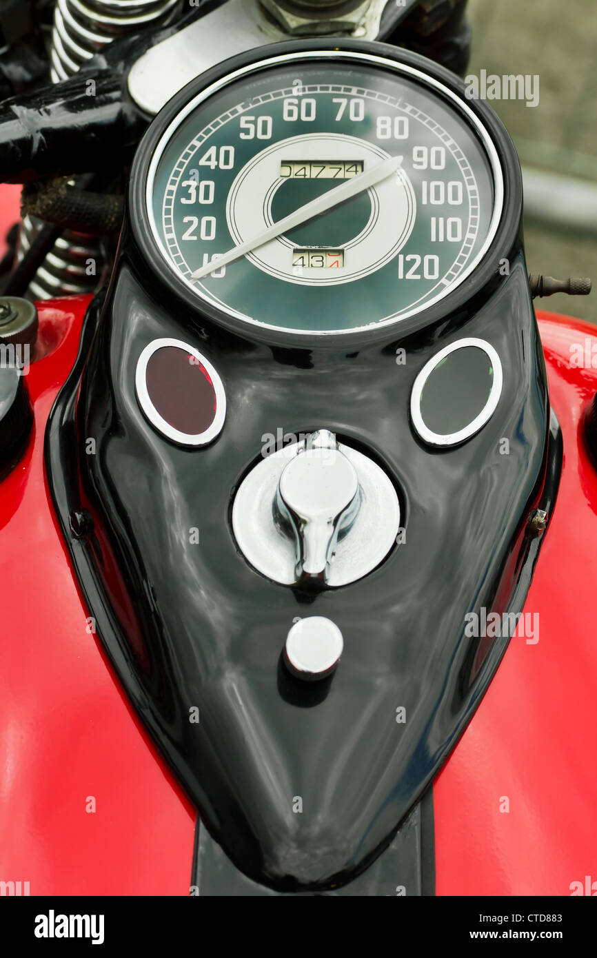 Klassisches Motorrad Tachometer hautnah Stockfoto