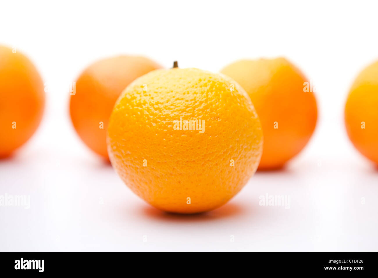 Fünf Orangen Stockfoto