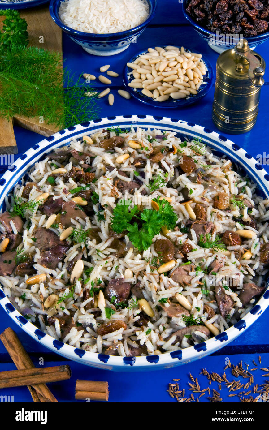 IC Pilav Reis mit Leber, Rosinen, Pinienkernen, Zimt, türkische Küche, Türkei Stockfoto