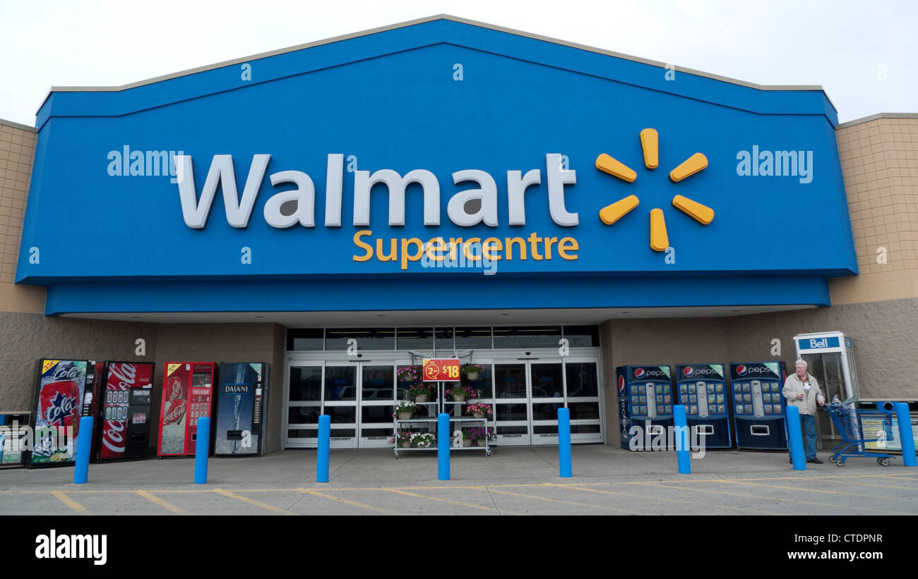 Außenansicht des Walmart Supercenters Store Ontario Kanada Stockfoto