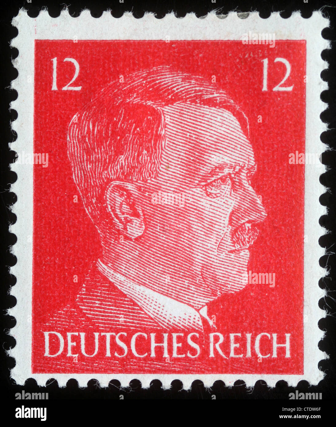 Deutsche REICH - ca. 1942: Eine Briefmarke gedruckt in Deutschland zeigt Bild mit Porträt von Adolf Hitler, Serie, ca. 1942 Stockfoto