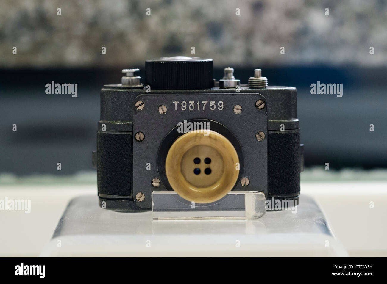 Schaltfläche "Spion Kamera auf dem Display an Büros der ostdeutschen Geheimpolizei jetzt STASI-Museum in Berlin Deutschland Stockfoto