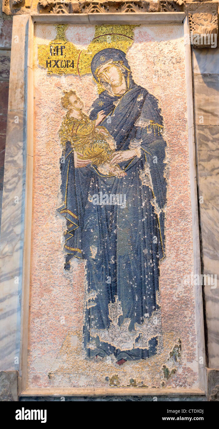 Istanbul, Türkei. Byzantinische Kirche des St. Saviour in Chora. Mosaik der Jungfrau Maria das Jesuskind hält. Stockfoto
