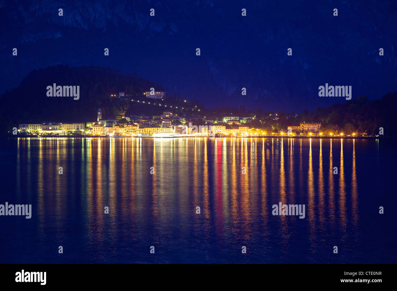 Abend Lichter von Bellagio, Comer See, Lombardei, Nord-Italien, Europa Stockfoto