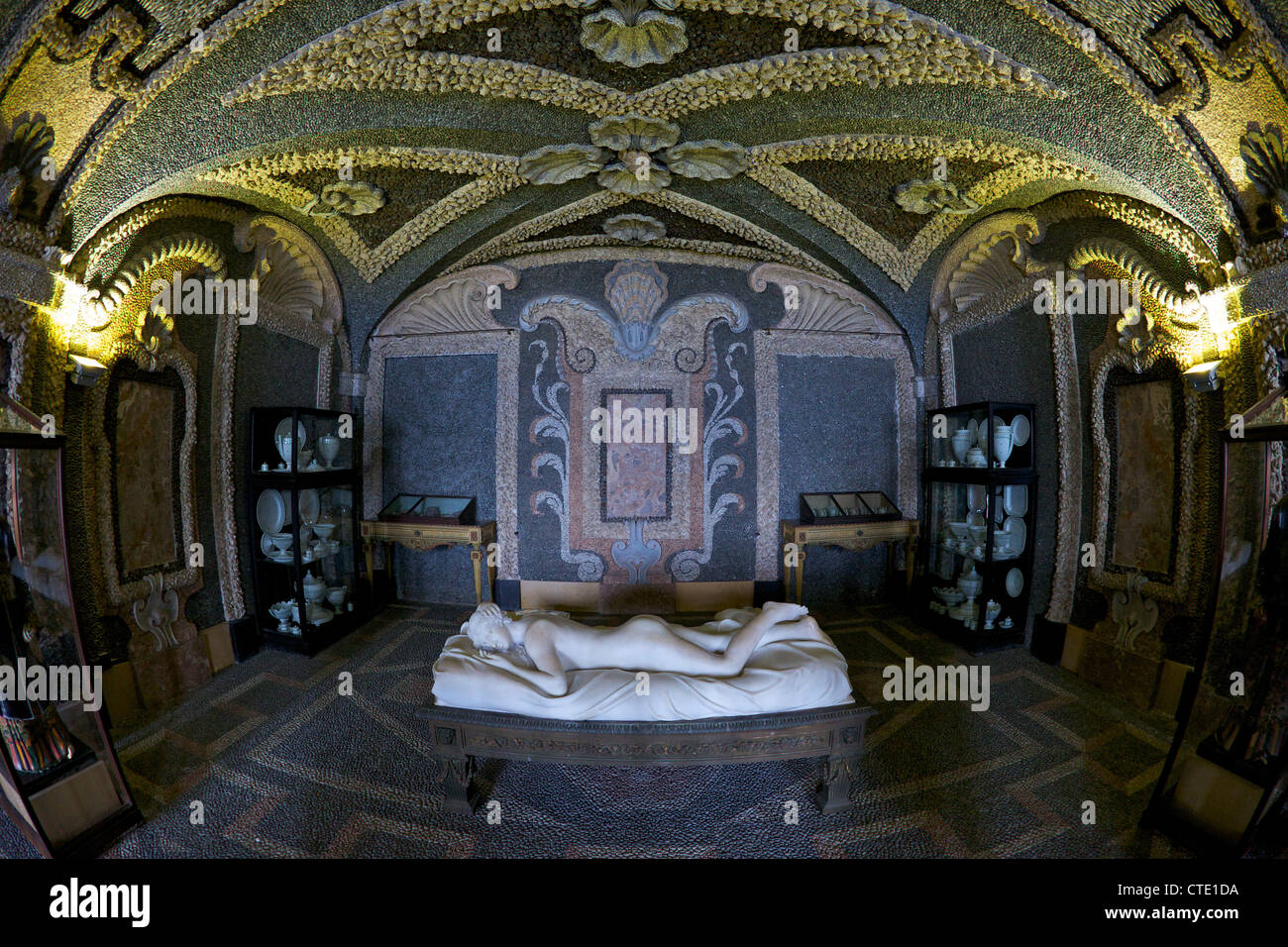 Skulptur in Grotte, Palazzo Borromeo, Isola Bella, Lago Maggiore, Piemont, Italien, Europa Stockfoto