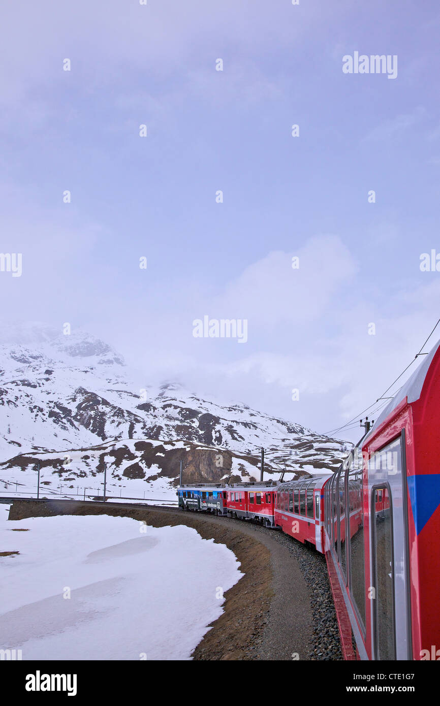 Bernina Express von Tirano Italien in St. Moritz-Schweiz-Europa Reisen Stockfoto