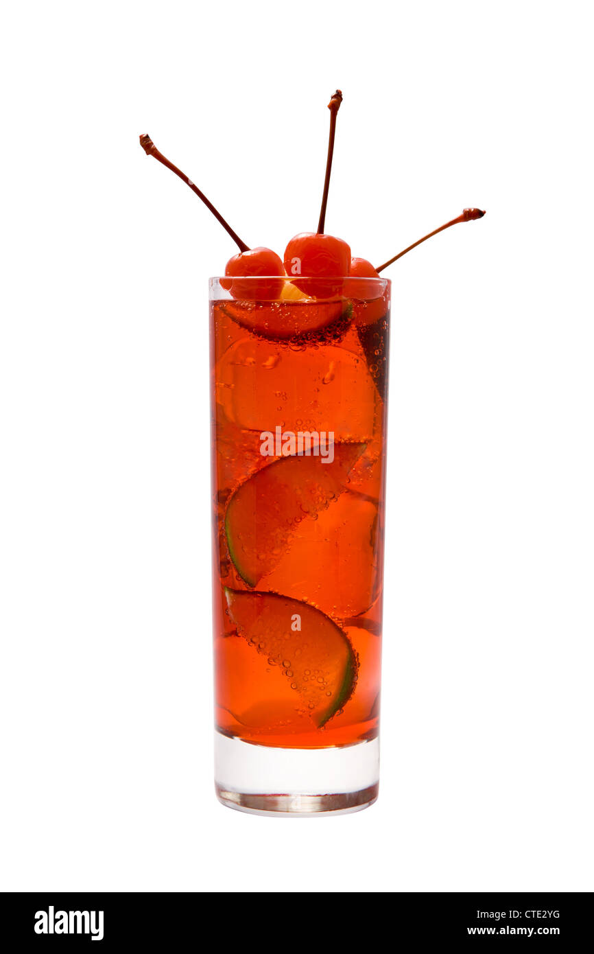 Rote Cocktail mit Kirsche Stockfoto