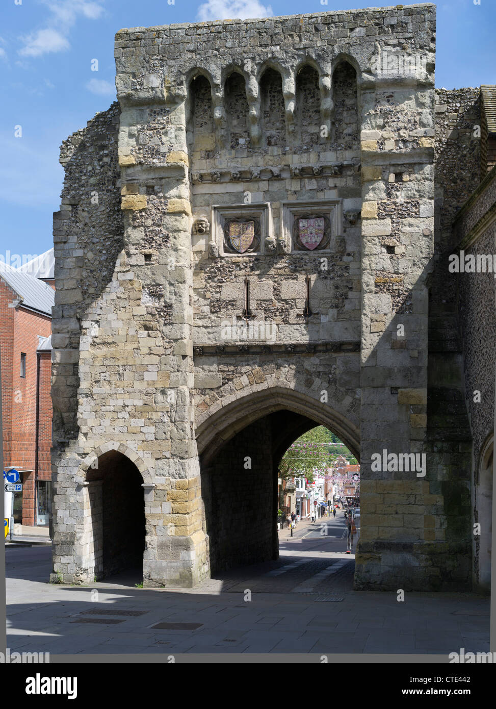 Dh Westgate Winchester, Hampshire Mittelalterlichen gateway Wände Torbogen Eingang City Großbritannien Stockfoto