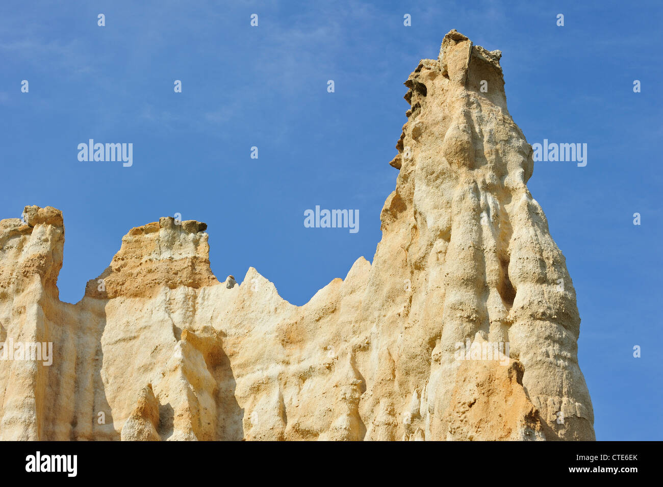 Felsformationen, Säulen und Schluchten erstellt durch Wassererosion an Orgues d'Ille-Sur-Têt, Pyrénées-Orientales, Pyrenäen, Frankreich Stockfoto