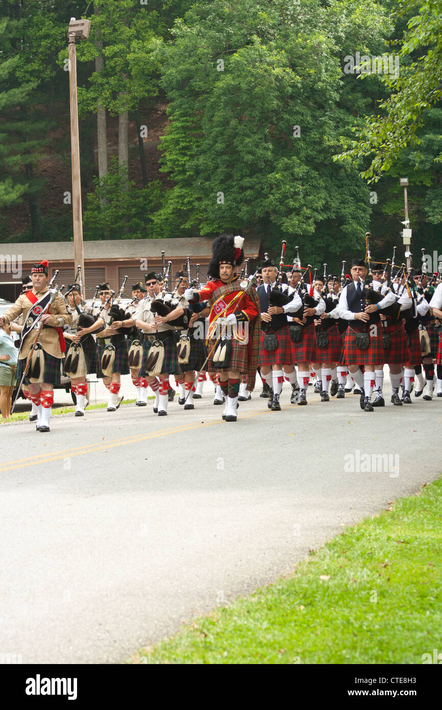 Highland Pipe Band bereitet sich auf das Feld beim schottischen Highland Festival, Blairsville Georgia USA nehmen Stockfoto