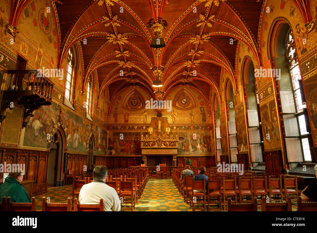 Stadhuis, oder City Hall, Brügge. Die schönen Wandmalereien im 19. Jahrhundert entstanden und zeigen die Geschichte von Brügge. Stockfoto