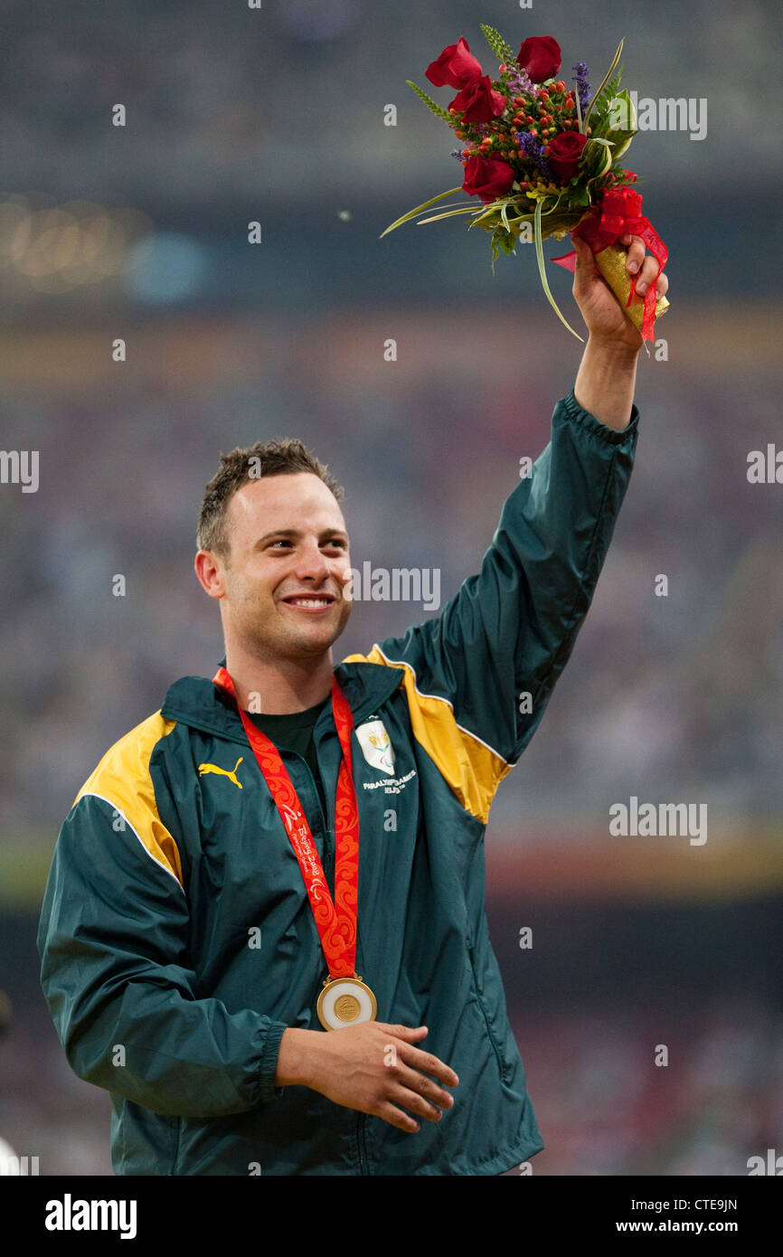 South African Paralympischen Sprinter Oscar Pistorius beteiligt sich an der 100m und 200m, gewann eine Goldmedaille bei den Paralympics 2008 Stockfoto