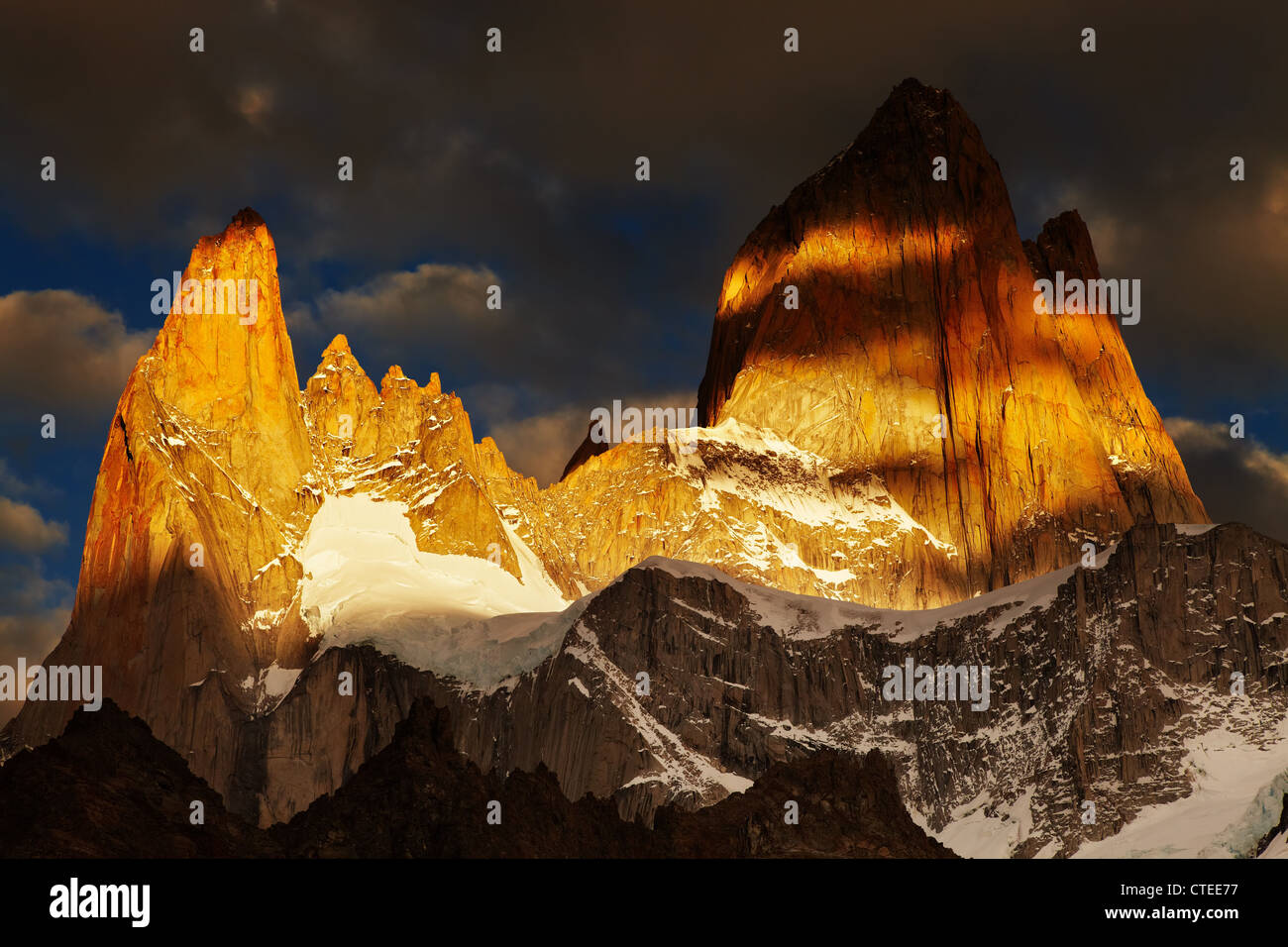Mount Fitz Roy, dramatische Sunrise, Patagonien, Argentinien Stockfoto