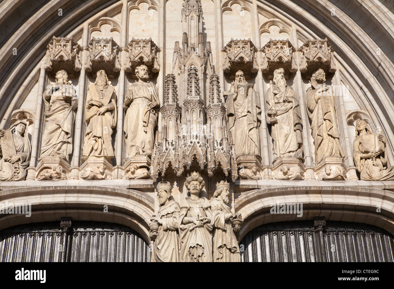 Brüssel - Detail vom Hauptportal der Kathedrale St. Michael und St. Gulda. Stockfoto