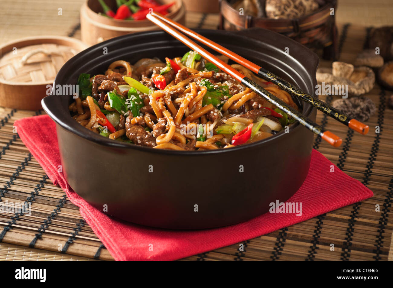 Shanghai Chinesisch Rindfleisch Nudeln Stockfoto