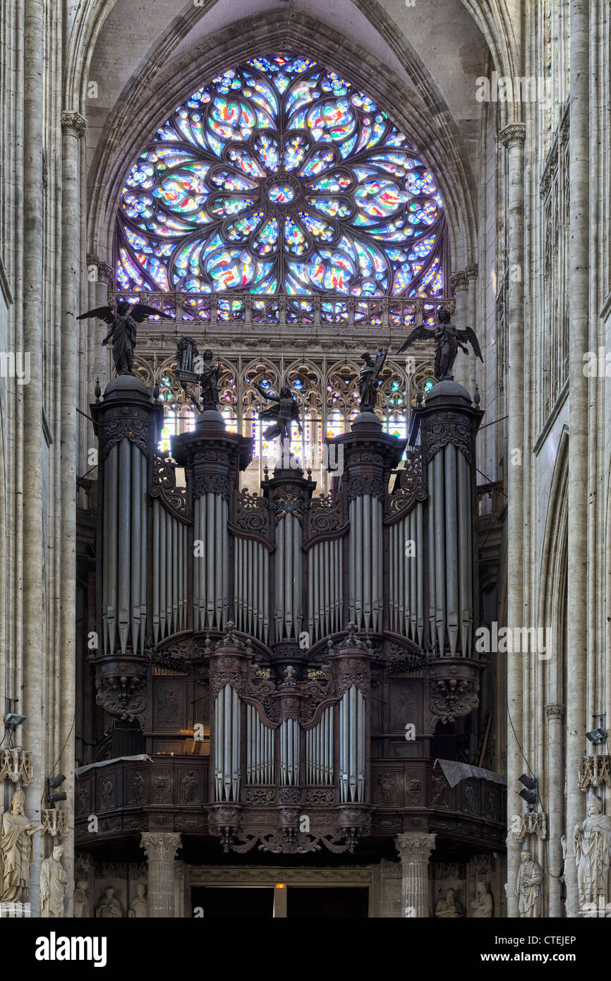 Berühmte Cavaillé-Coll-Orgel in der Kirche von St. Ouen in Rouen, Normandie, Frankreich Stockfoto