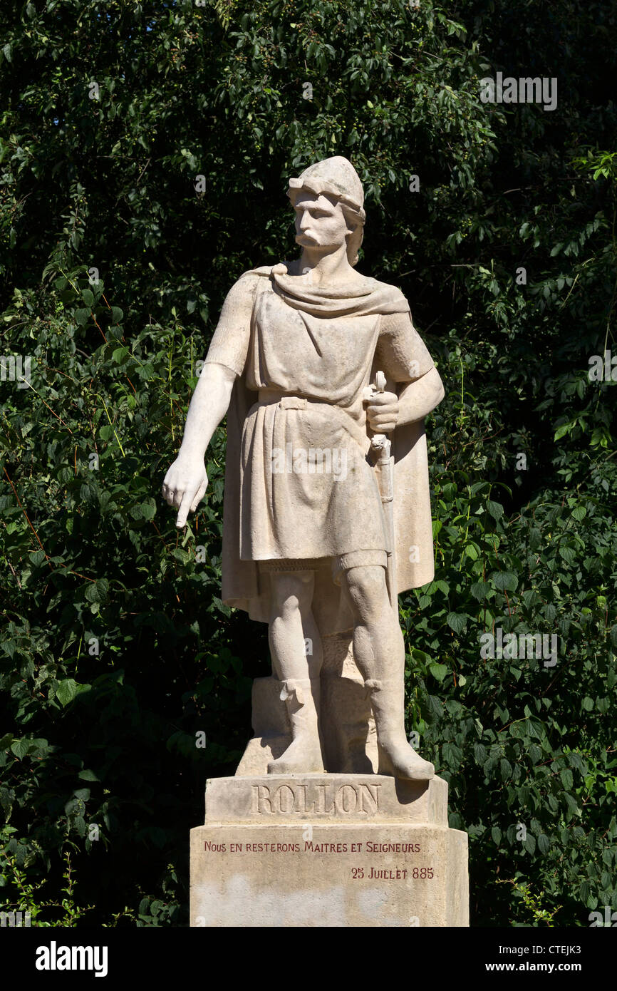 Statue der Rollo der Wikinger (Rollon in französischer Sprache) durch  Arsène Letellier, Jardins de l'Hôtel de Ville, Rouen, Frankreich 19.  Jahrhundert Stockfotografie - Alamy