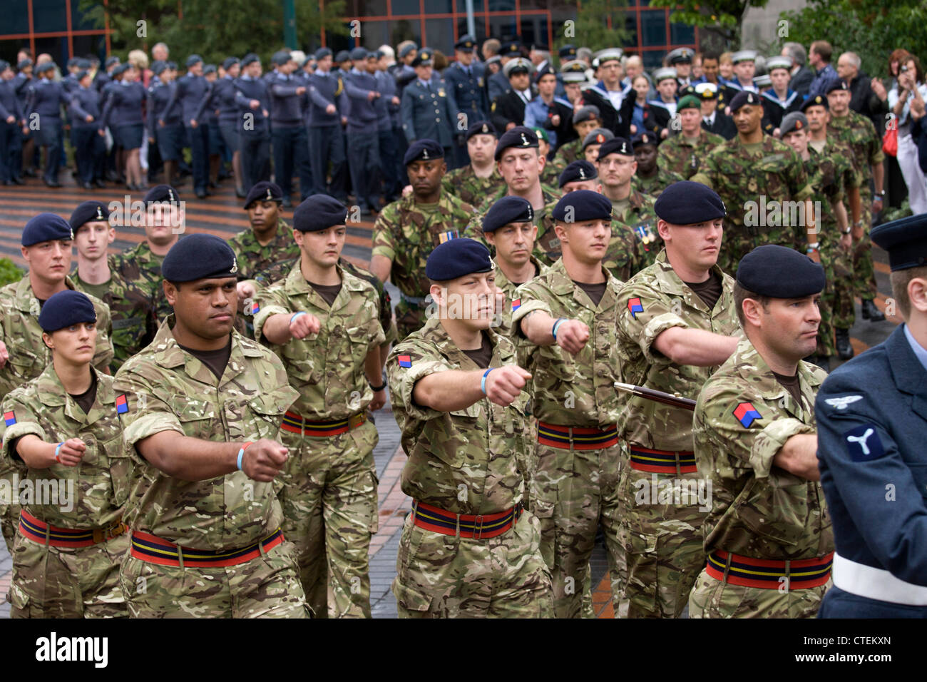Armed Forces Day Parade durch die Innenstadt von Birmingham. Stockfoto