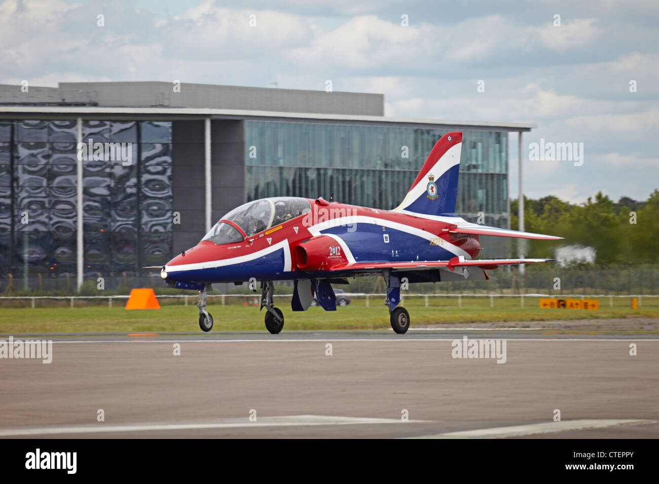 Farnborough International Airshow RAF BAE Systems Hawk T1 Jubilee Livree Landung Stockfoto