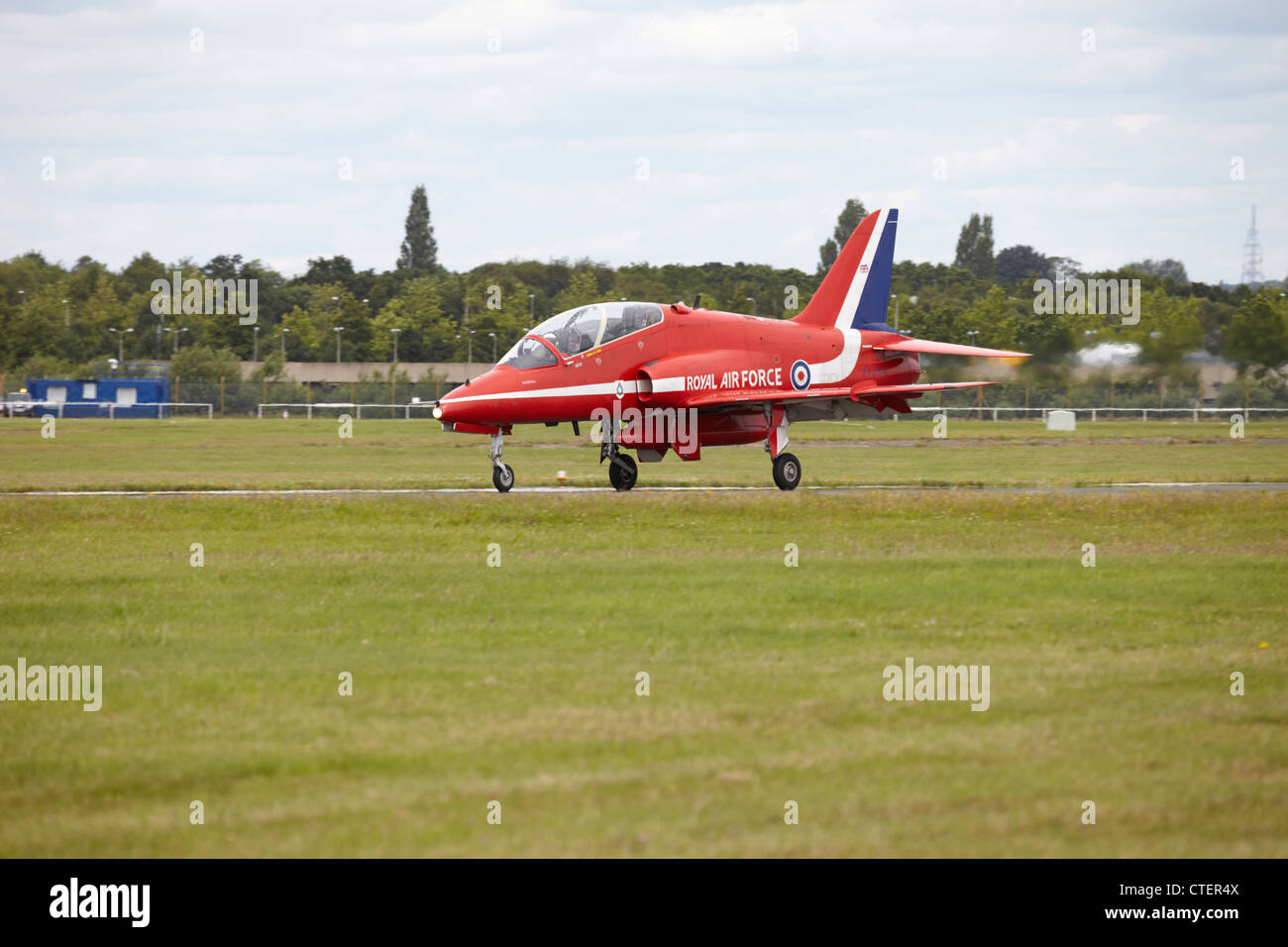 Farnborough International Airshow RAF rote Pfeile BAE Systems Hawk T1 Landung Stockfoto