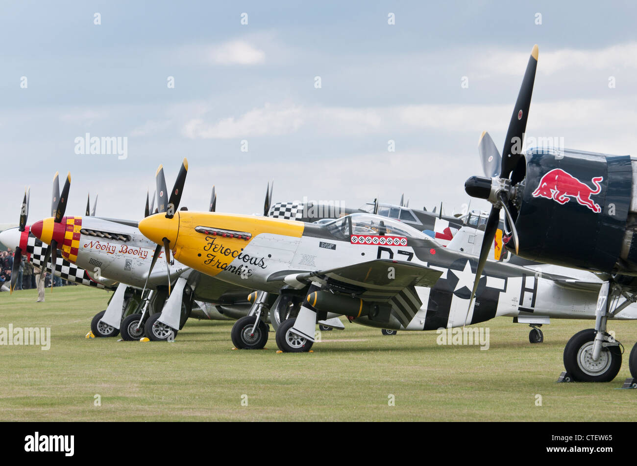 P-51 Mustangs bei den Flying Legends Airshow 2011, Imperial War Museum Duxford Stockfoto