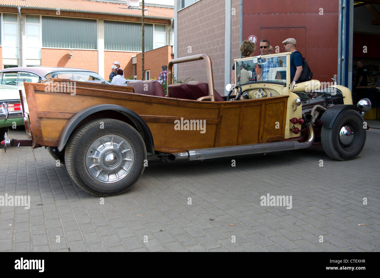 Custom Car in Form von Boot Stockfoto