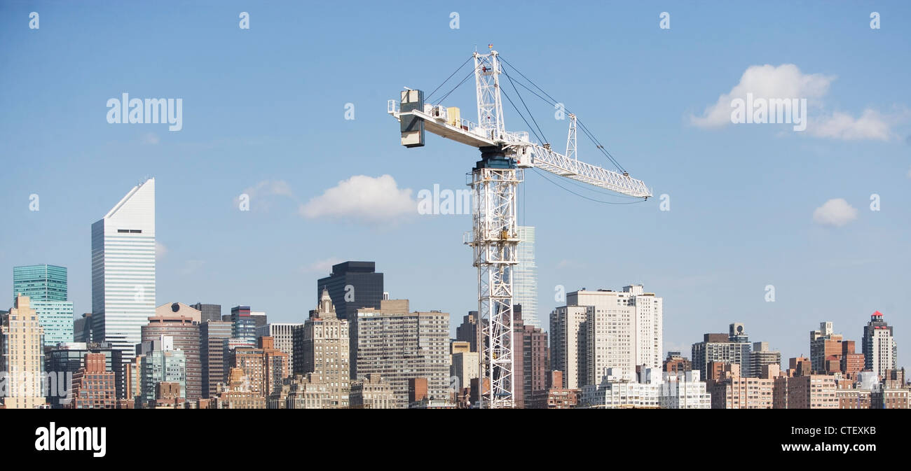 USA, New York, New York City, Manhattan, Skyline mit Kran Stockfoto