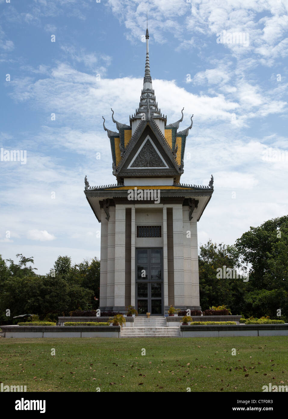 Denkmal mit Schädeln der Opfer von Pol Pot und Kymer Rouge in Phnom Penh Kambodscha Stockfoto