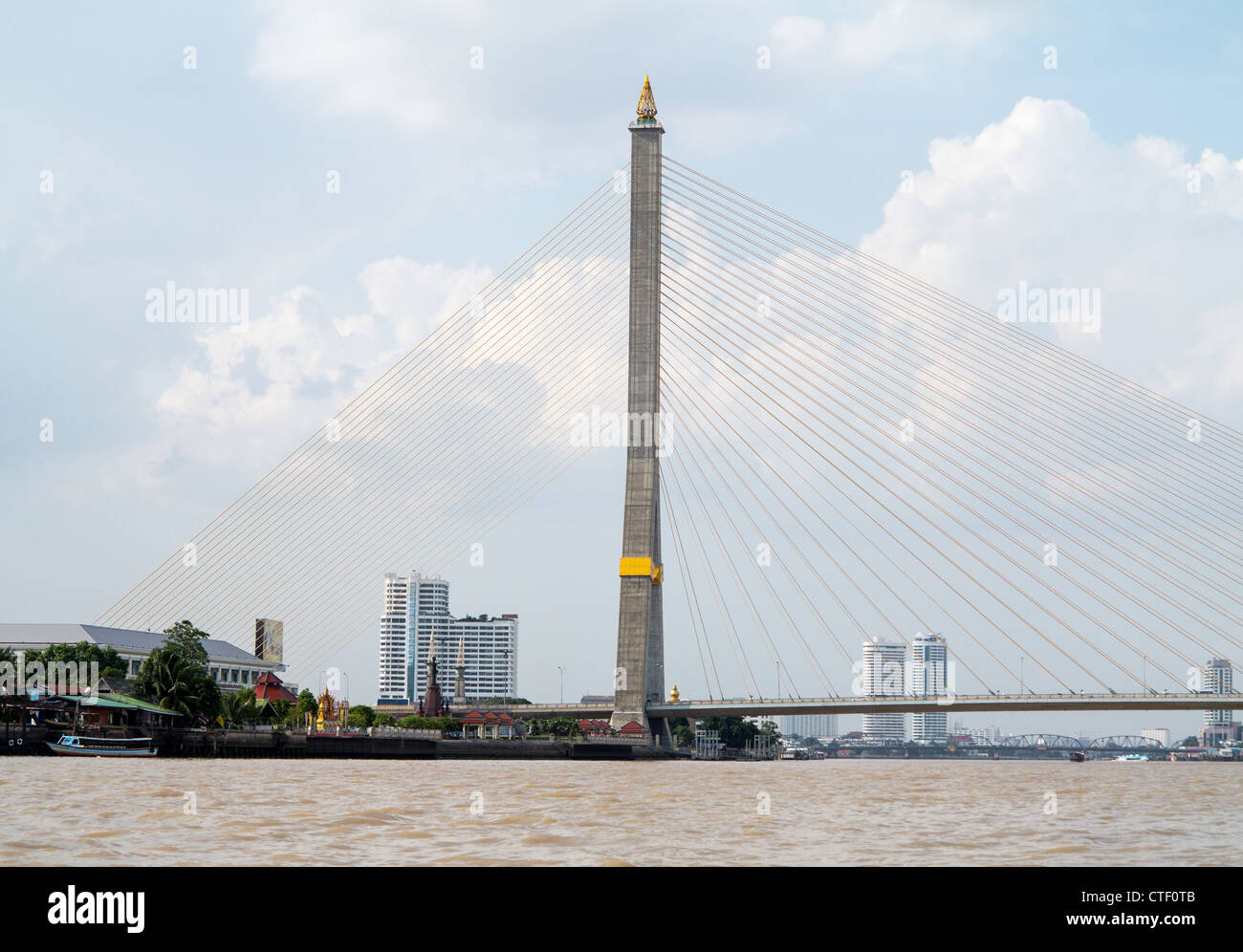 Chao Phraya River von Rama-VIII-Brücke, Bangkok, Thailand Stockfoto