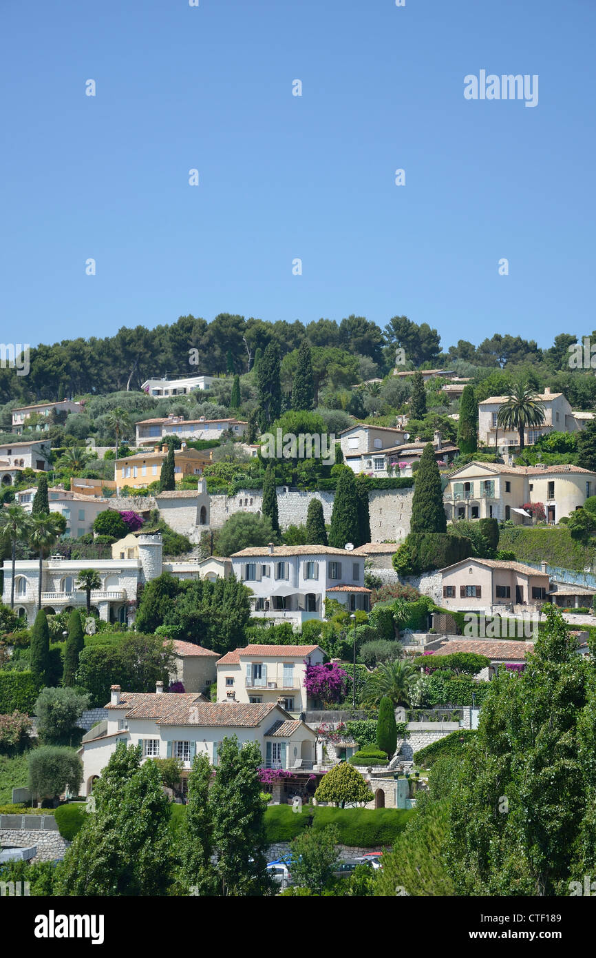 Häuser am Hang von Old Town walls, Saint-Paul de Vence, Côte d ' Azur, Alpes-Maritimes, Provence-Alpes-Côte d ' Azur, Frankreich Stockfoto