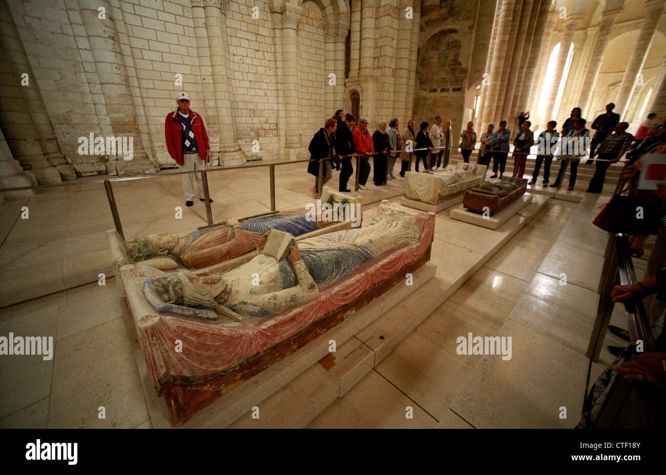 Abtei von Fontevraud, Loire, Frankreich. Juli 201. Gräber der Familie Plantagenet: Eleonore von Aquitanien und Heinrich II. von England Stockfoto