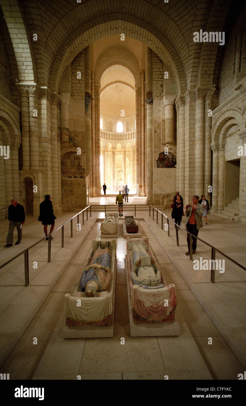 Abtei von Fontevraud, Loire, Frankreich. Juli 201. Gräber der Familie Plantagenet: Eleonore von Aquitanien und Heinrich II. von England Stockfoto