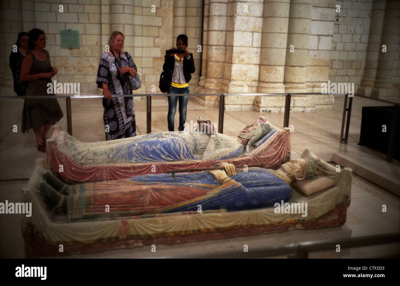 Abtei von Fontevraud, Loire, Frankreich. Juli 201. Gräber der Familie Plantagenet: Eleonore von Aquitanien und Heinrich II. von England Stockfoto