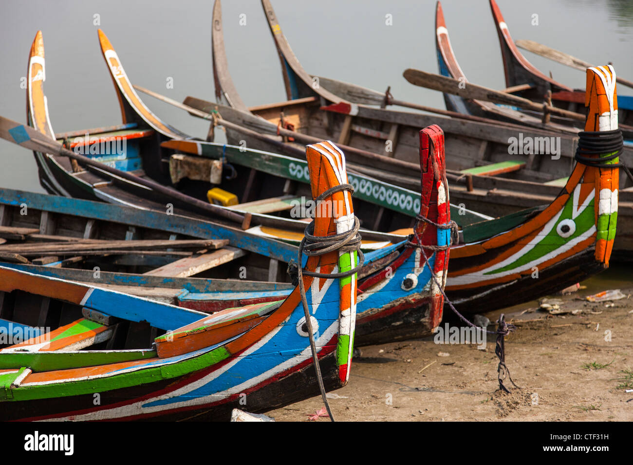 Reihe von Boot taxis am Amarapura, Myanmar Stockfoto