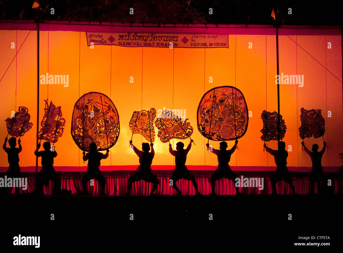 Große Schatten-Theaterstück an Wat Khanon Stockfoto
