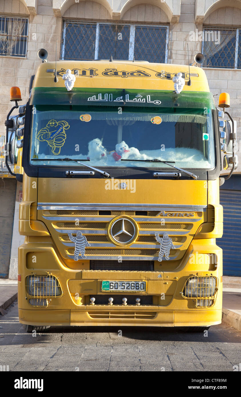 Dekorierte jordanischen Mercedes Lkw in Al Karak Jordanien Stockfoto